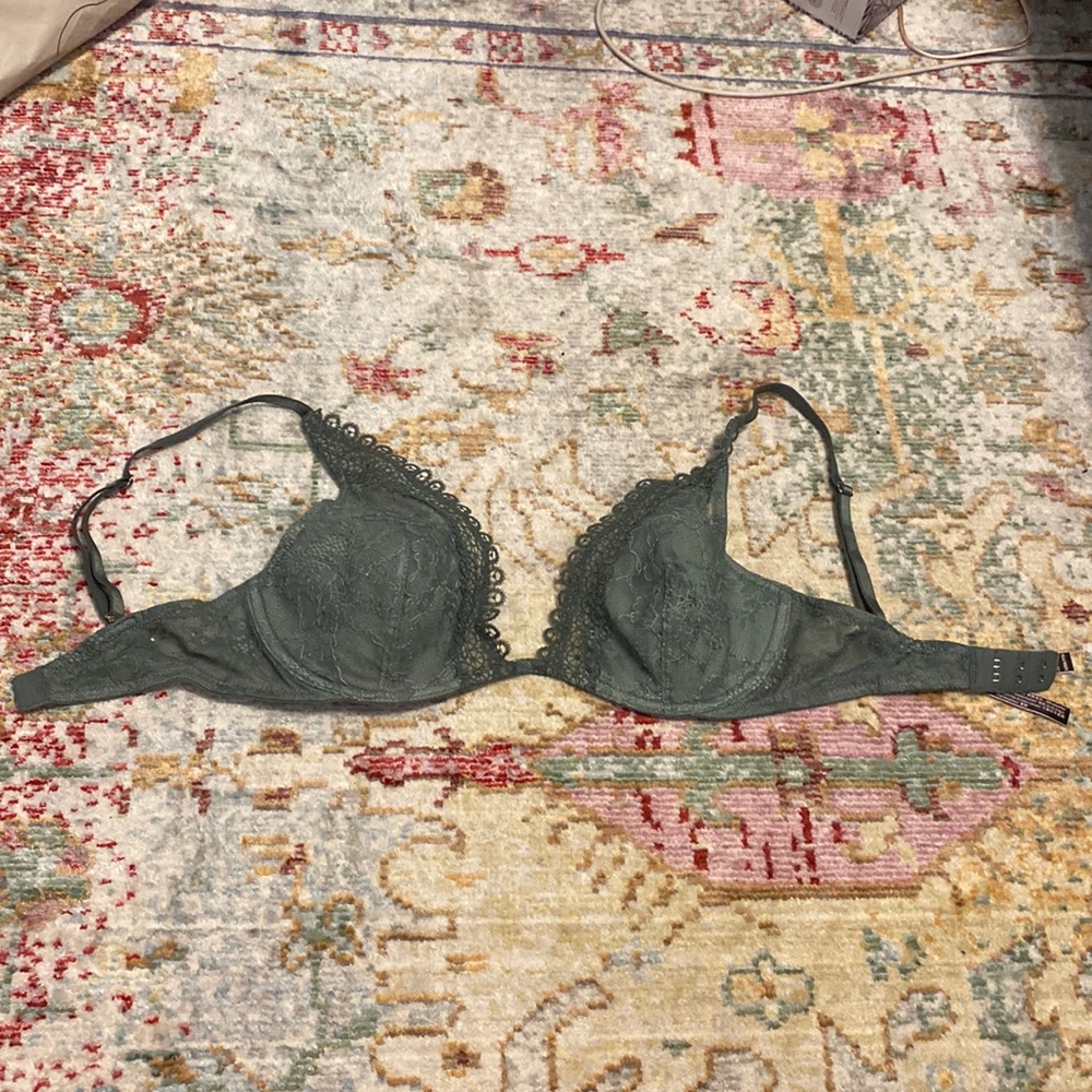 Victoria’s Secret Lace Lightly Lines Green Bra